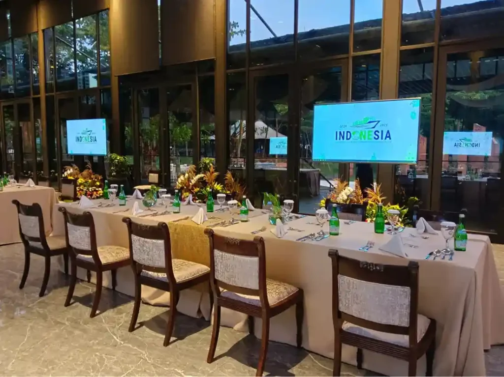 instalasi smart tv 75 inch standing untuk event di jakarta