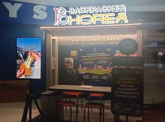 Sewa LED TV 32 Inch standing portrait di Mall Kelapa Gading 2