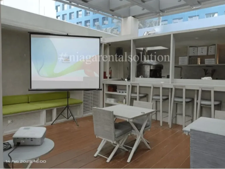 Hasil proyeksi terang proyektor 3500 lumen di WTC Sudirman