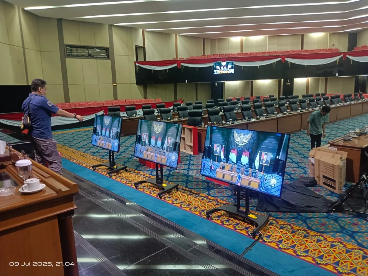 Sewa TV LED 60 inch 3 unit di DPRD DKI Jakarta untuk kebutuhan tampilan sidang